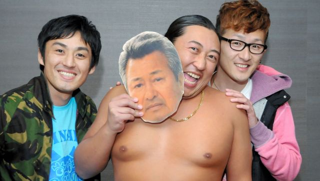 ロバートの３人。右から馬場裕之、秋山竜次、山本博＝2014年、中井征勝氏撮影