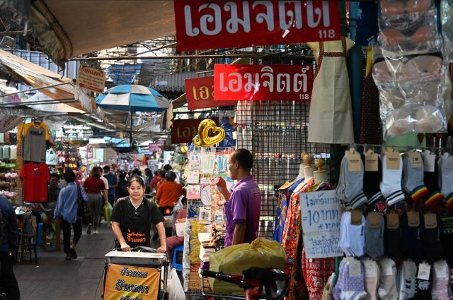 タイ・バンコクのサムペン市場=2025年、バンコク、伊藤弘毅撮影