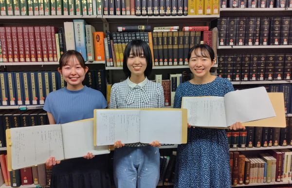 大般若経を調査した学生たち