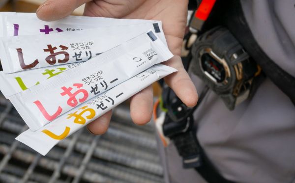 持ち運びしやすい「ゼネコンがつくったしおゼリー」