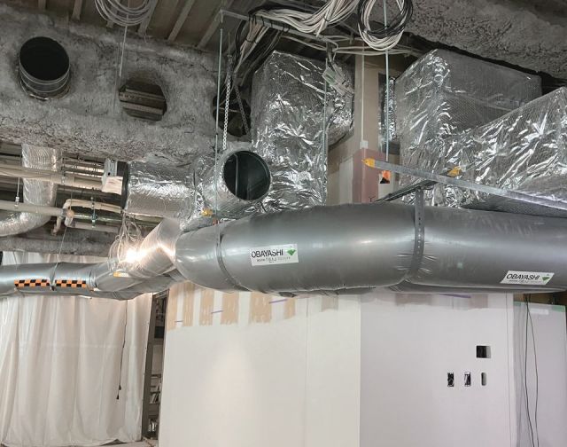 ダクトで冷気を各フロアに供給する