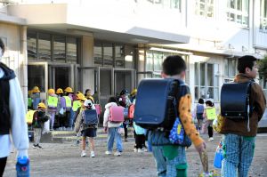 〝小1の壁〟直面、理想の働き方は　立って朝食…「息するも暇ない」