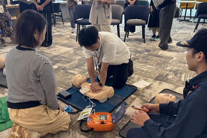 8月上旬、ママパパ応援部のイベントで子どもへのAEDの使い方などを学びました