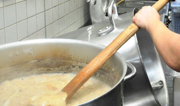 心血を注いで作られるスープ。しかし、健康のことを考えると飲み干すべきではないといいます
