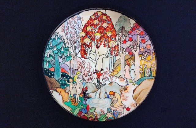 会場に展示されている「人生の水源（窓装飾）」複製＝森アーツセンターギャラリー　©Tove Jansson Estate