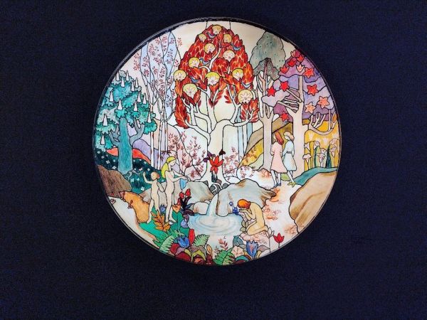 会場に展示されている「人生の水源（窓装飾）」複製＝森アーツセンターギャラリー　©Tove Jansson Estate