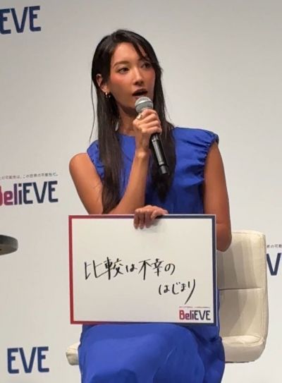 「同僚がどんどん昇進していて焦ります」という悩みに対して、「比較は不幸のはじまり」と回答した菜々緒さん＝2025年8月、東京都