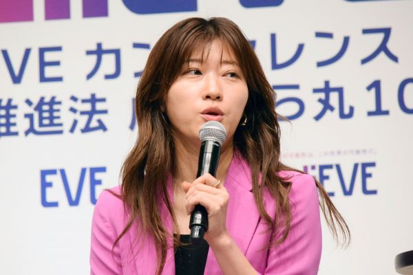 女性の働き方を考えるトークセッションに登壇したお笑い芸人のヒコロヒーさん=2025年8月、東京都