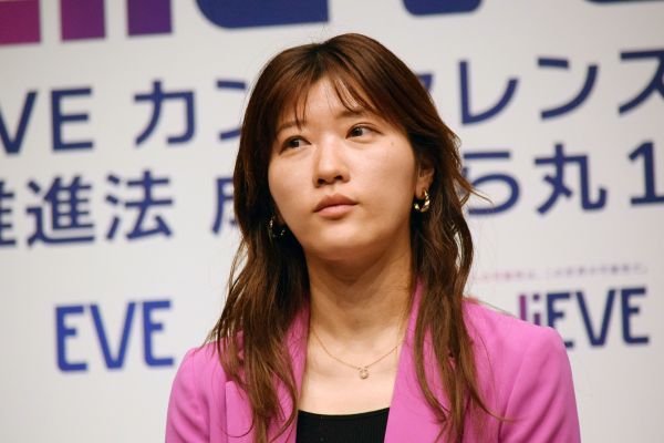 女性の働き方を考えるトークセッションに登壇したお笑い芸人のヒコロヒーさん=2025年8月、東京都