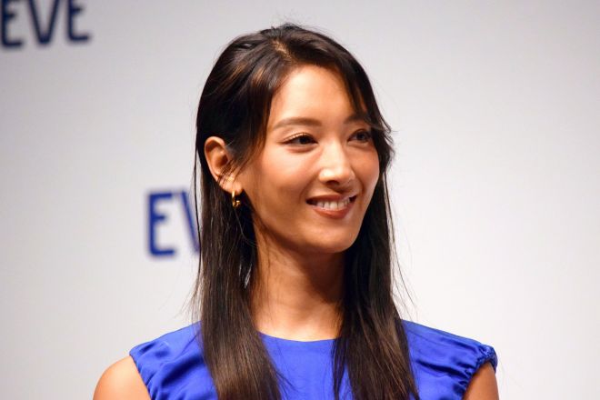 女性の働き方を考えるトークセッションに登壇した俳優の菜々緒さん=2025年8月、東京都