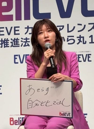 「同僚がどんどん昇進していて焦ります」という悩みに対して、「あせらず自分比でよし」と回答したヒコロヒーさん＝2025年8月、東京都