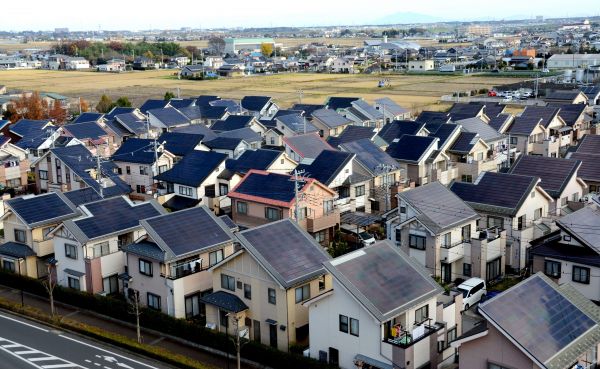 ソーラーパネルを設置した住宅
