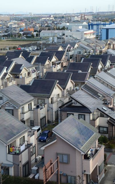 ソーラーパネルを設置している住宅