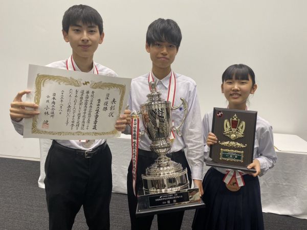 日商簿記甲子園を制した県岐阜商のメンバー