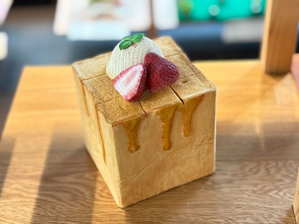 いつきさんが35時間かけて作った「木」のハニートースト
