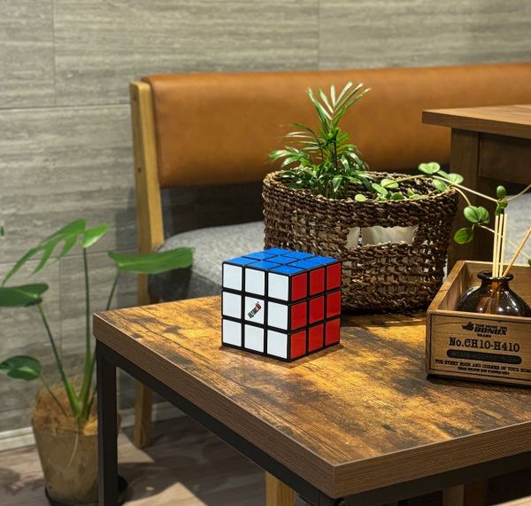 インテリアとしても楽しめるルービックキューブバンク