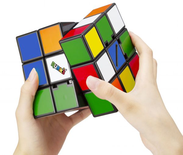 これまでの商品よりサイズが大きいルービックキューブバンク