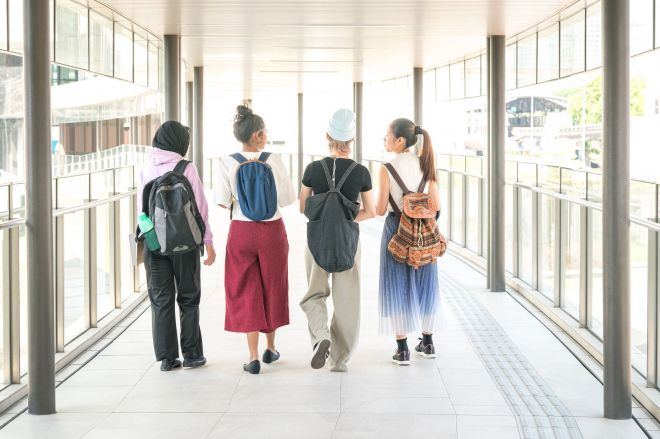 子どもたちの社会にも影響が広がり始めている（写真はイメージ＝Getty Images）