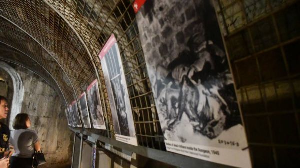 〈川村〉フィリピン・マニラのサンチャゴ要塞にて第二次世界大戦中の日本軍による虐殺の展示を見た=2023年