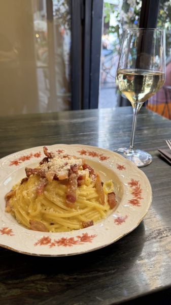 そろそろさんが「旅をしてよかった」と感じた、本場のグアンチャーレ入りのカルボナーラ＝本人提供