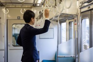 来年の新社会人、就活費用10万円超　「学生時代の経験」諦める人も
