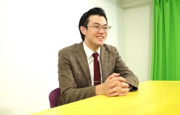 「クセの強い職人ばかりですが、それぞれに個性があって面白いんですよね」と話す水口さん＝筆者撮影