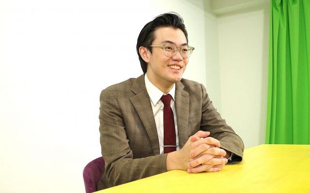 「クセの強い職人ばかりですが、それぞれに個性があって面白いんですよね」と話す水口さん＝筆者撮影