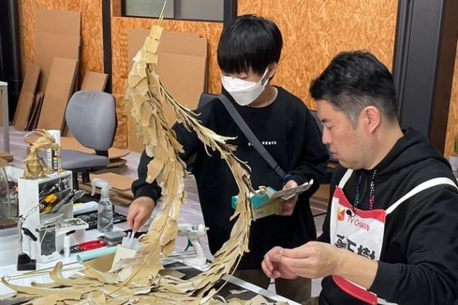 中学1年生の時、父親（右）の助手として『TVチャンピオン』に出場し、優勝を果たしました