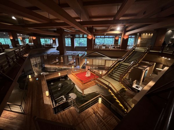 「鬼滅の刃」の無限城に似ていると話題の大川荘=福島県会津若松市