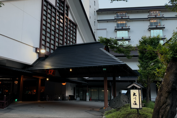 「鬼滅の刃」の無限城に似ていると話題の大川荘=福島県会津若松市