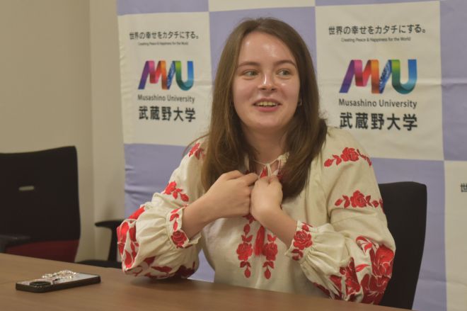 日本の大学院で修士課程を修了したリリアさん