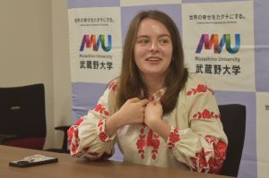ウクライナから避難の学生、逆境に負けず日本の大学院で修士課程修了