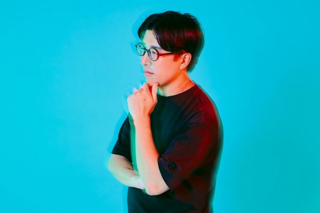人気のアイドルソングを手がけるヤマモトショウさん=本人提供