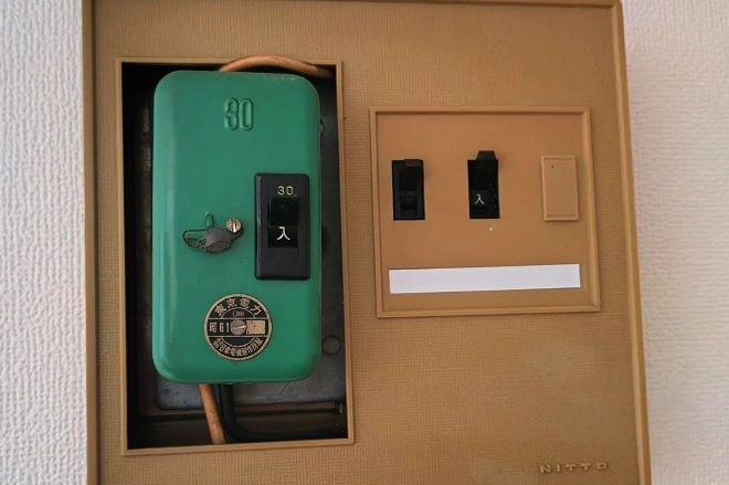 家庭の古い分電盤
