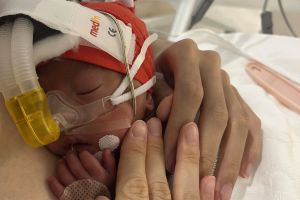 22週497gで誕生の息子「一生懸命おなかを蹴っていた」母の決意