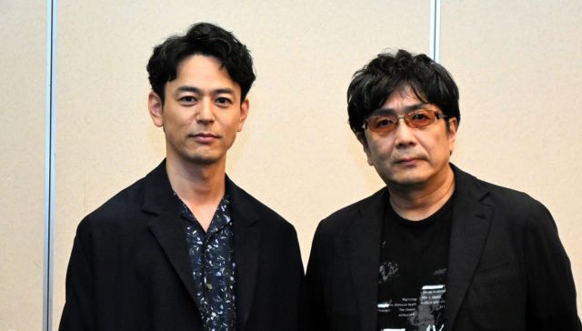 映画「宝島」主演の妻夫木聡さん（左）と大友啓史監督=2025年7月12日、福岡市中央区高砂1丁目、根元紀理子撮影