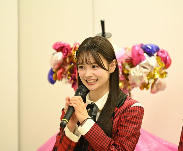 AKB48の衣装について話す伊藤百花さん