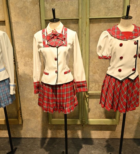 AKB48の最初の劇場公演で高橋みなみさんが着た衣装