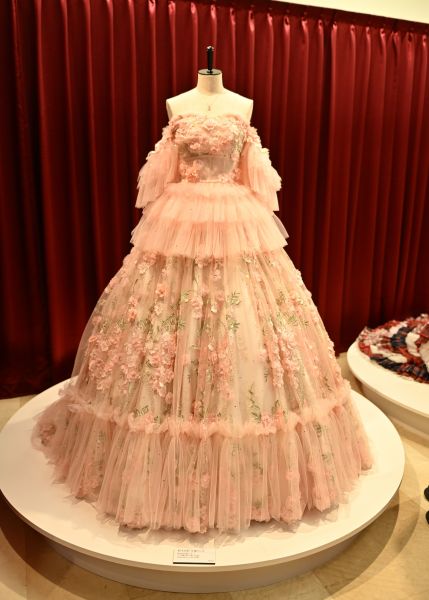 柏木由紀さんが卒業コンサートで着用したドレス