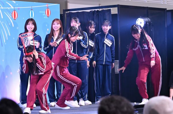 両グループのメンバーが参加したイベントも目白押しだった