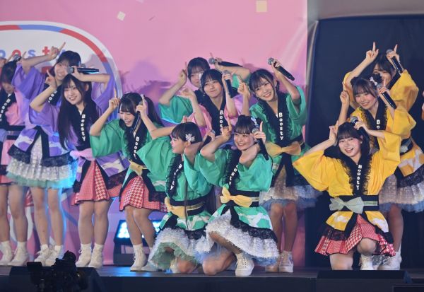 　1日目の序盤、HKT48中学生メンバーとNGT48の5期生によるユニットを披露した