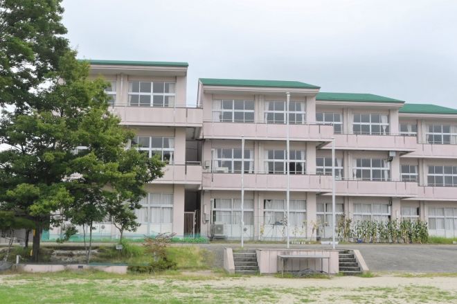 記者が震災当時に通っていた中央台南小学校=2025年9月4日午後3時45分、福島県いわき市、手代木慶撮影