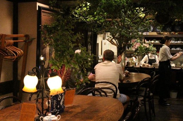 店内の雰囲気。海外からの観光客の姿も目につきました