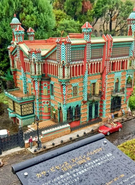 25分の1のスケールで精巧に再現された世界の建造物