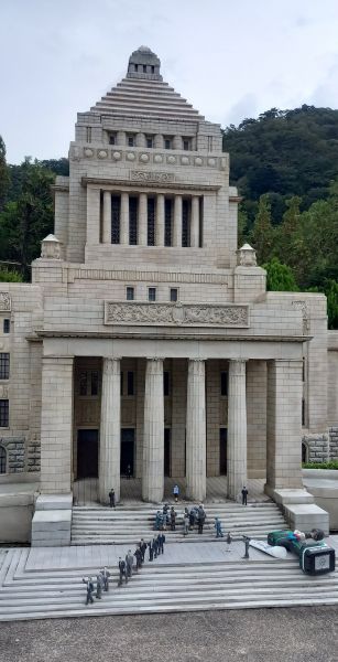 25分の1のスケールで精巧に再現された国会議事堂