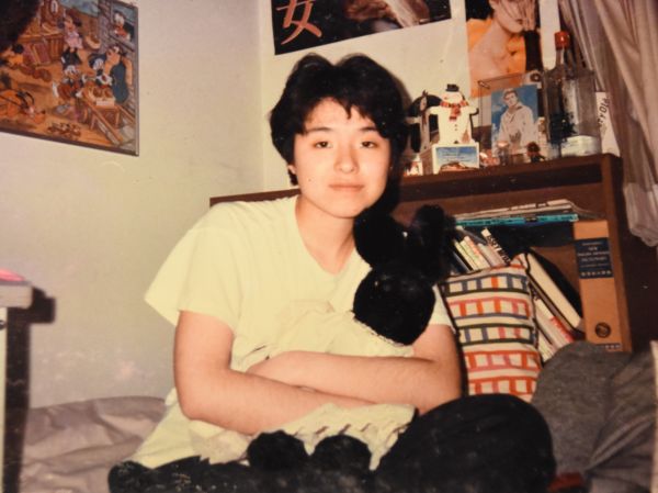 日航機墜落事故の1年前、大学4年のときに学生寮で撮影された能仁千延子さん＝1984年