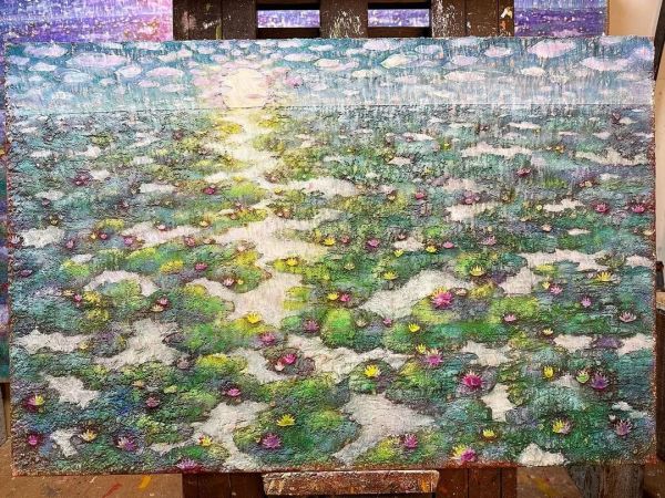 作品名『朝陽に目覚める睡蓮池』。完成した作品は76層からできており、その64層目。