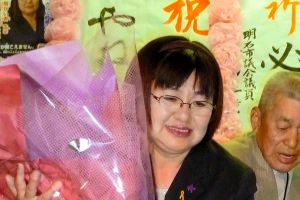 耳が聞こえない議員の10年　「当事者だからこそ気付けることある」