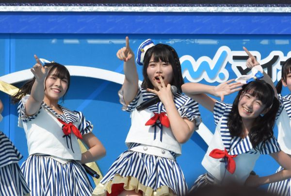 TIFのステージに立つ秋吉優花さん＝2018年8月、東京