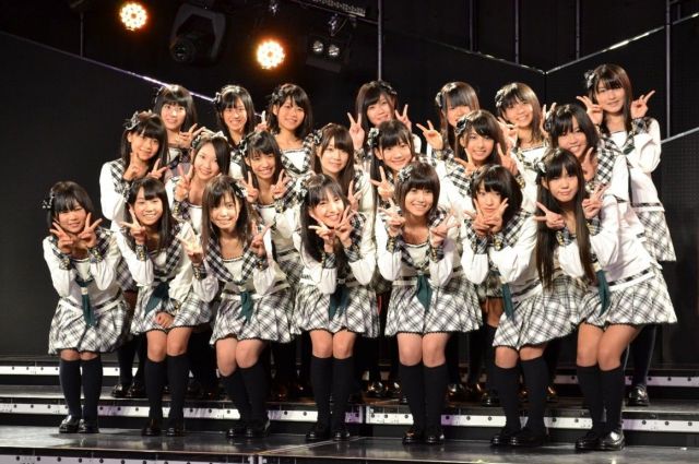 初めて劇場公演のステージに立った時の2期生（公開リハーサル）＝2012年9月